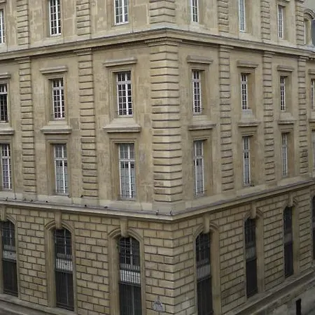 Hotel Bristol Republique 3*