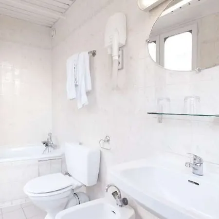 Hotel Bristol Republique Paris