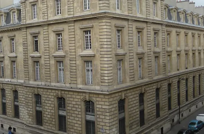 Hotel Bristol Republique 3*