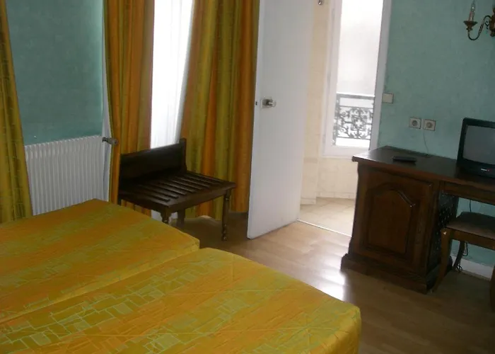 Hotel Bristol Republique Paris